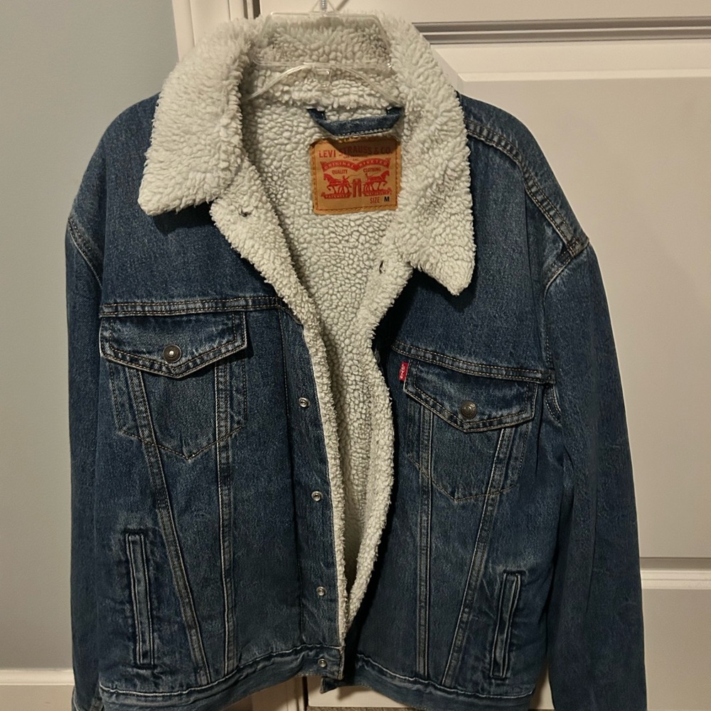 Levi's Classic Blue Denim Jacket with White Sherpa Lining